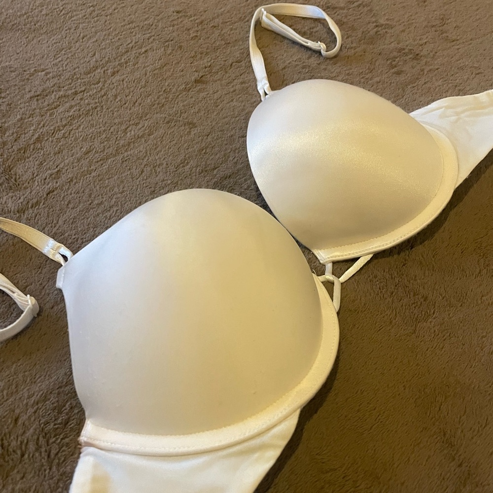 Victoria’s Secret Plunge Bra 
Size: 34C | Color: White